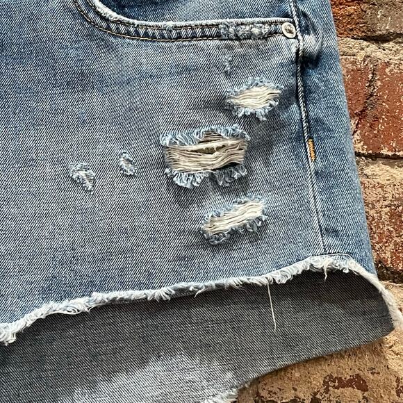 Rag & Bone Raw Hem Destroyed Jean Shorts in Gunner Size 29 - Picture 4 of 9
